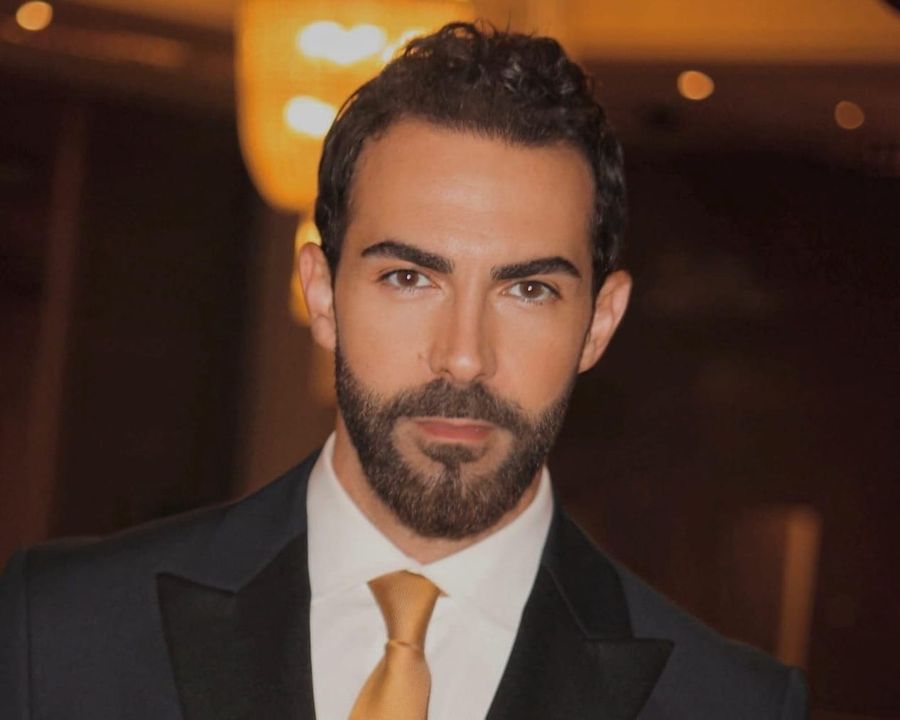 Carlos Azar Quand la permanence devient une stratégie d’acteur