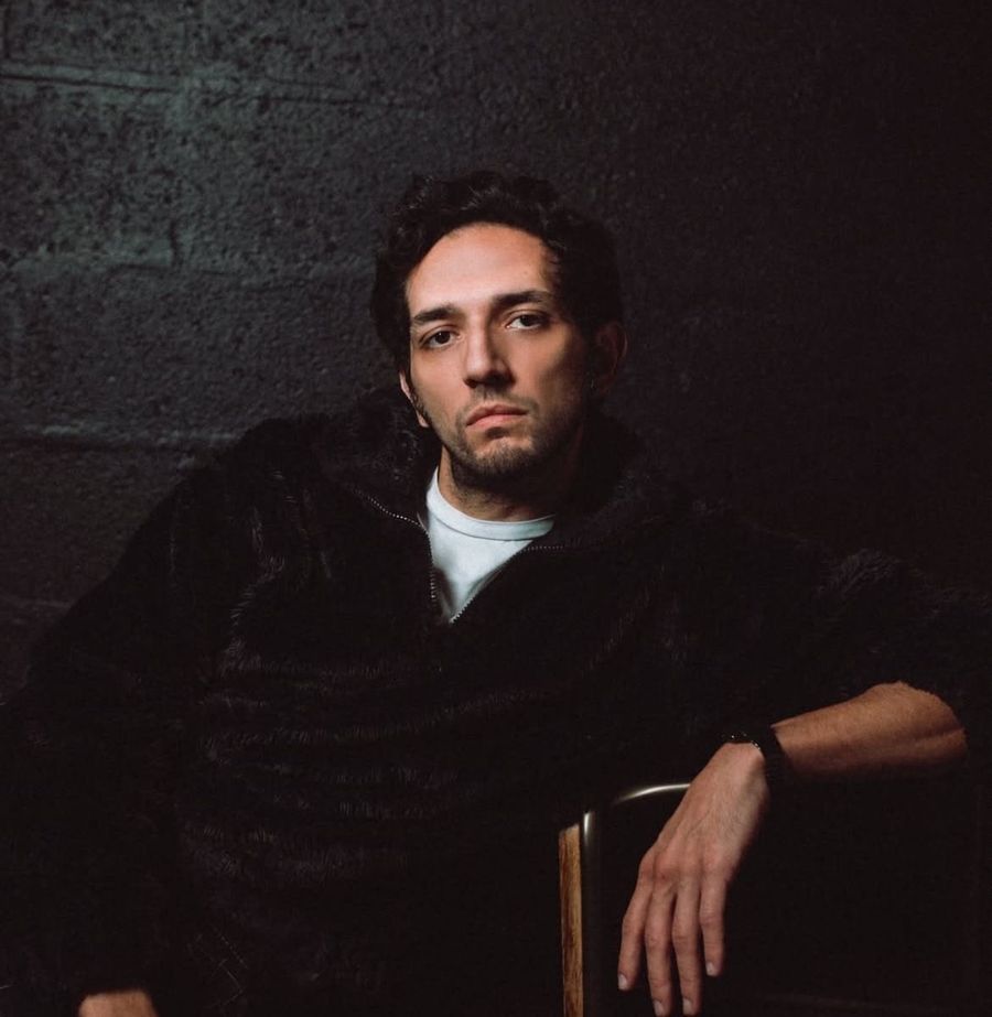 Omar Mebrouk Habiter la voix, déplacer la scène