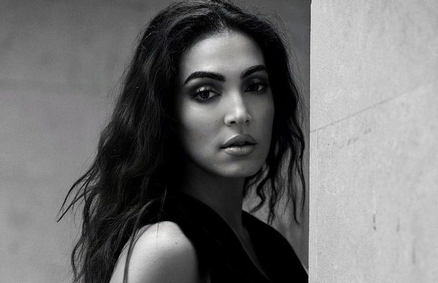 NORA CHEICHAA Une présence venue d'Orient, portée par le savoir, prête à rencontrer le monde