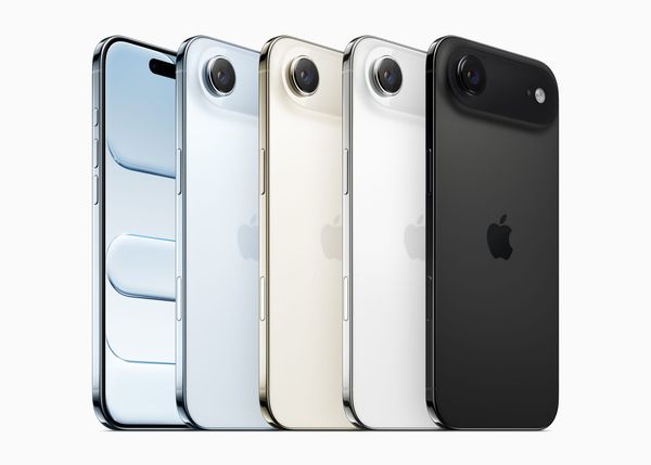 5 iPhone Airs stand upright side by side against a white background. 4 of them are on their backs, showing the 4 available colors, and one has it's screen facing the camera.