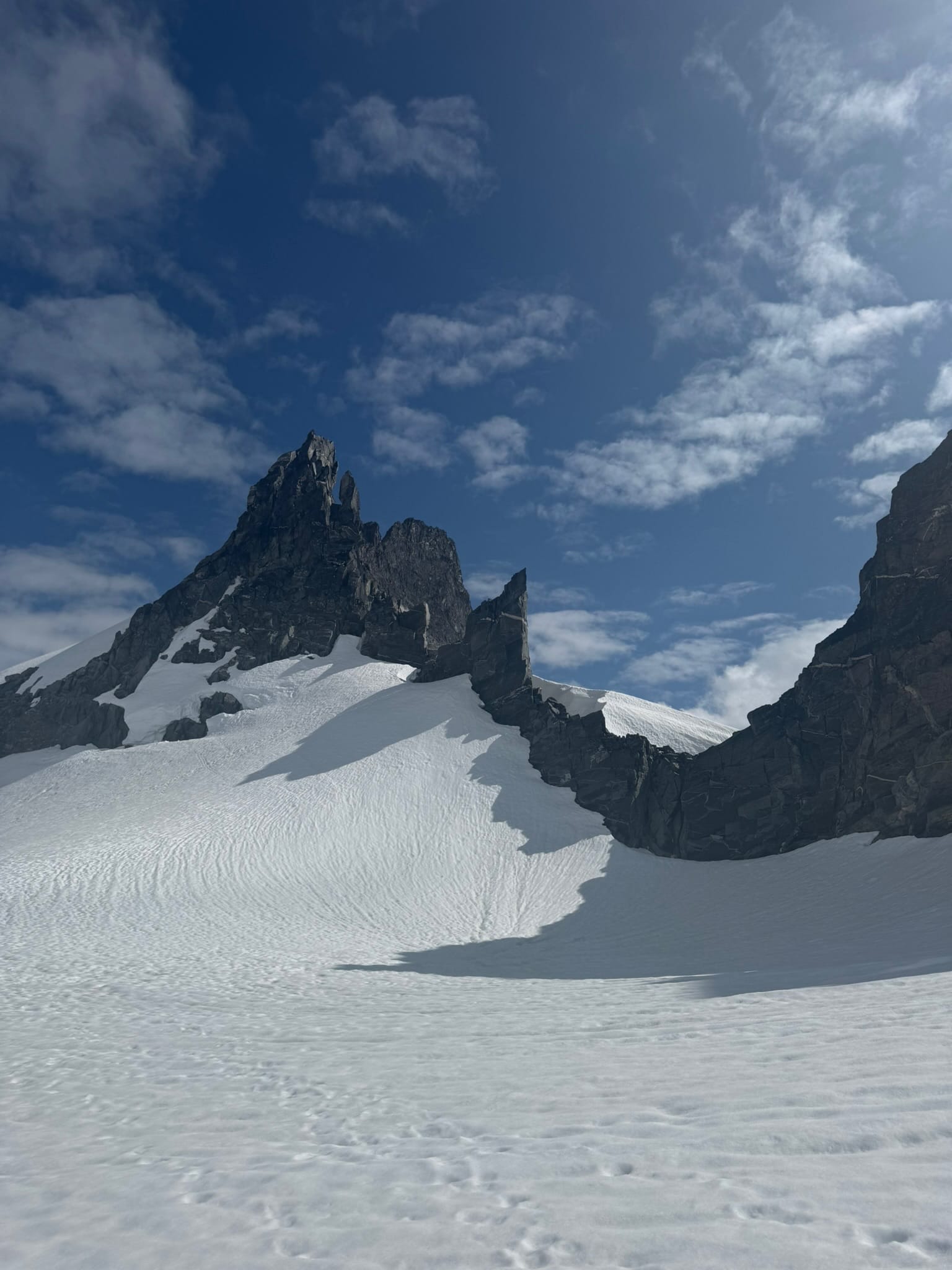Is that a NOTCH? What's the cornice doing there?