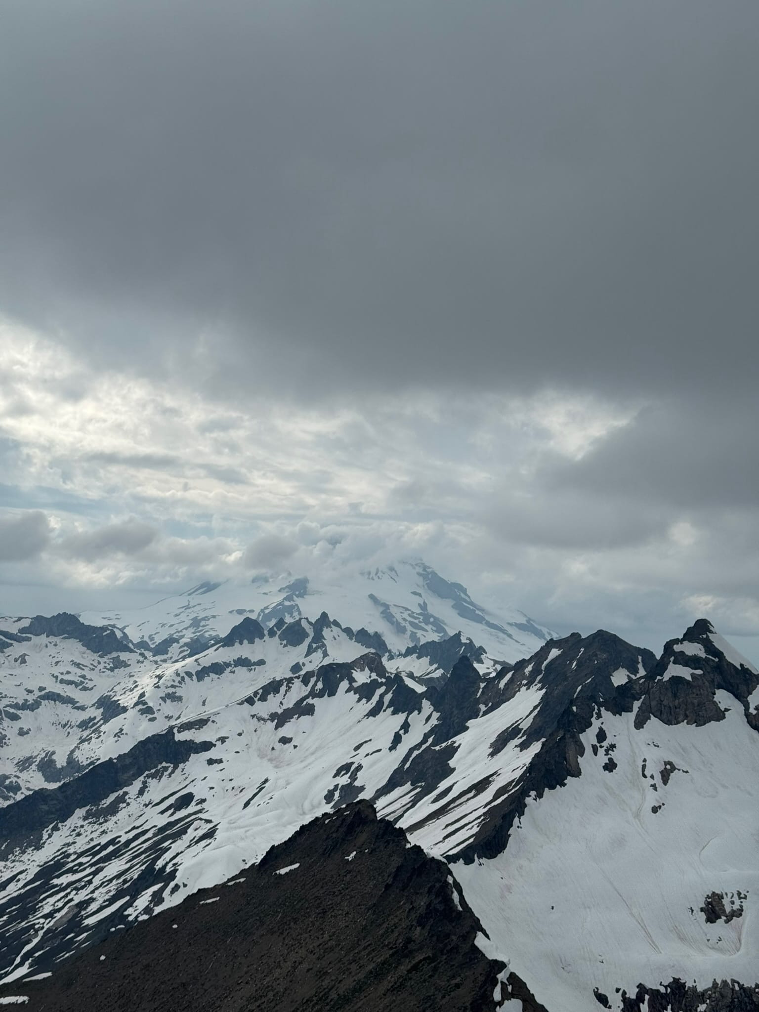 Wow lookit those peaks! Ten Peaks clump before Glacier Peak. Lauhna & Chalagin to the right.