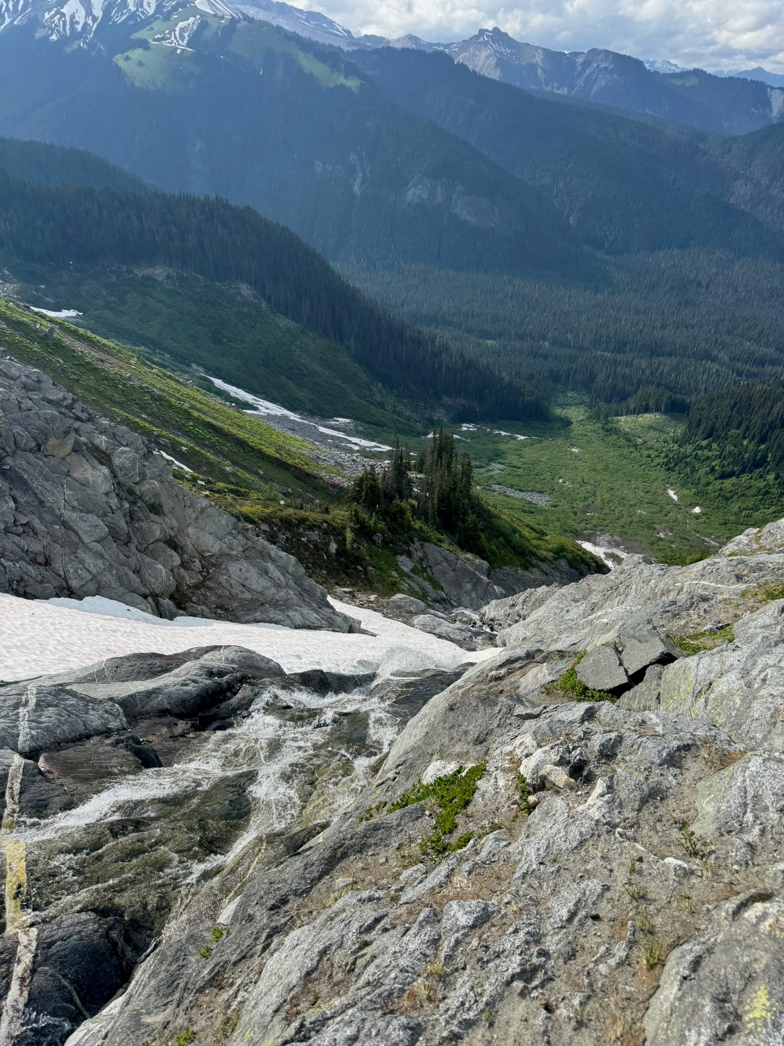 DEEP, PLUNGING, SMOOTH. The snow I needed to be on in the background :D