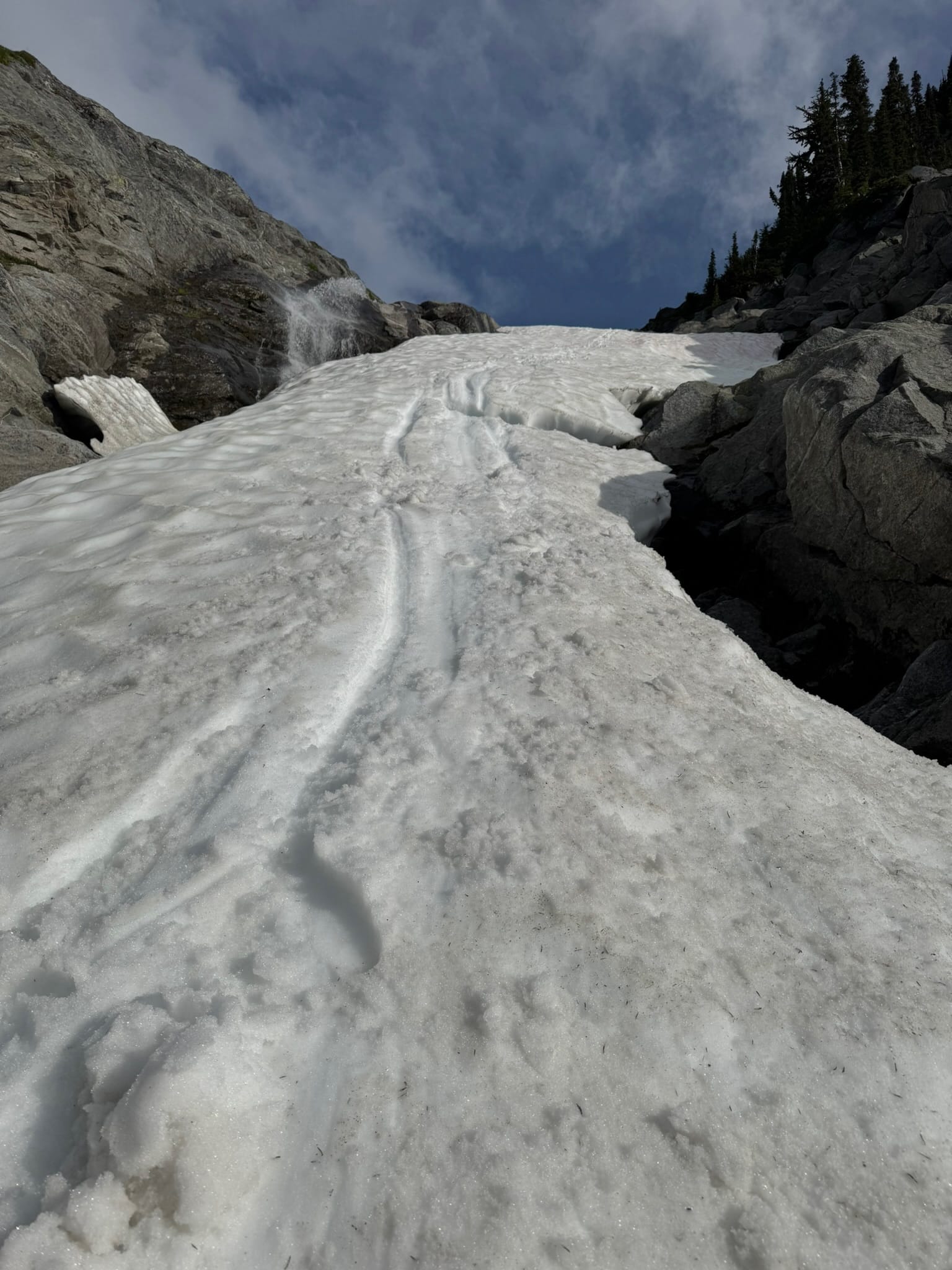 Hungry creeks left with unseeable moats, seeable moats right, snow bridge center. Glad there's no brown here.