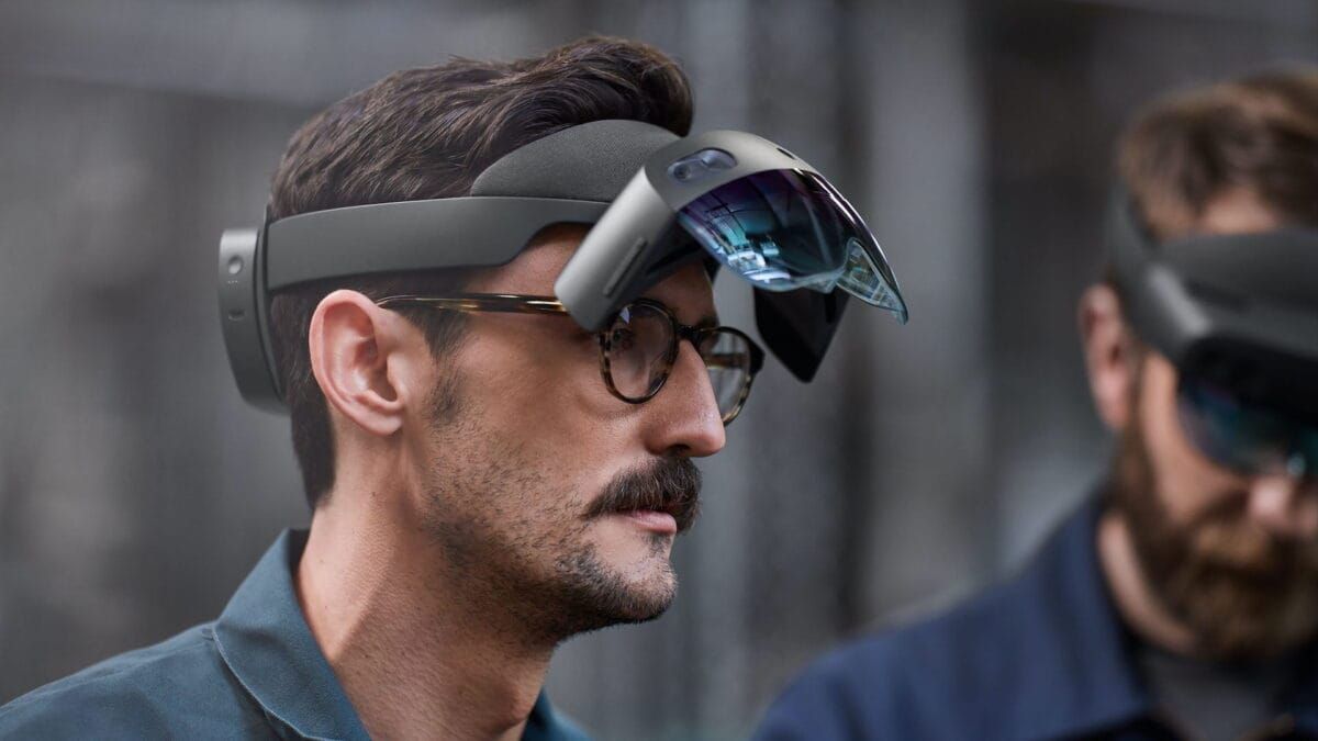 Microsoft discontinues HoloLens production post image
