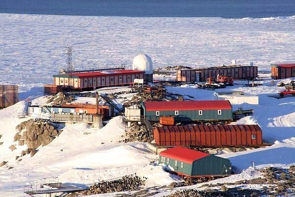 Silent Latitude: Command Lessons from the 2010 French Antarctic Helicopter Tragedy