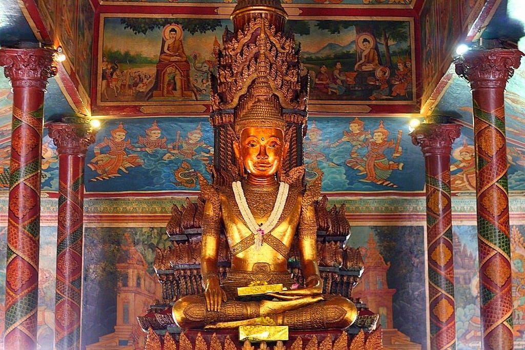 Wat Phnom Temple in Phnom Penh