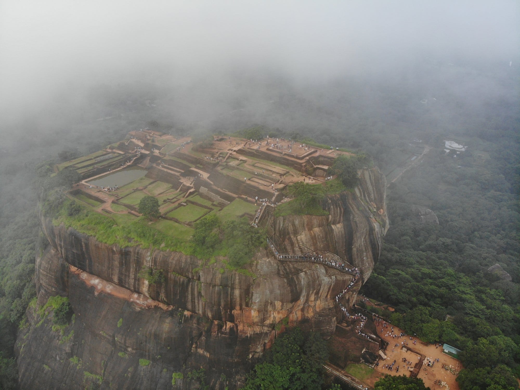 Vue aérienne de la forteresse rupestre de Sigiriya