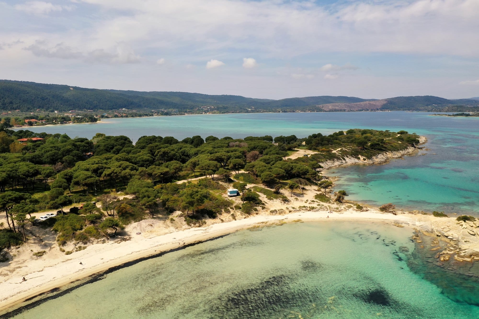 Vue aérienne de l'archipel de Diaporos depuis la baie de Vourvourou — Sithonia, Grèce