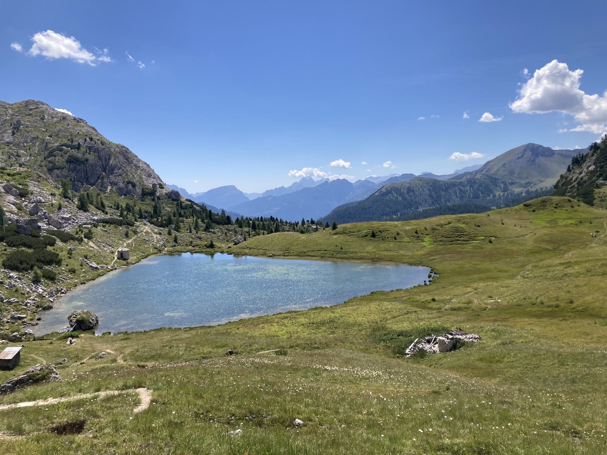 Alpine lake near Passo Falzarego with turquoise water and mountain reflections — Dolomites, Italy