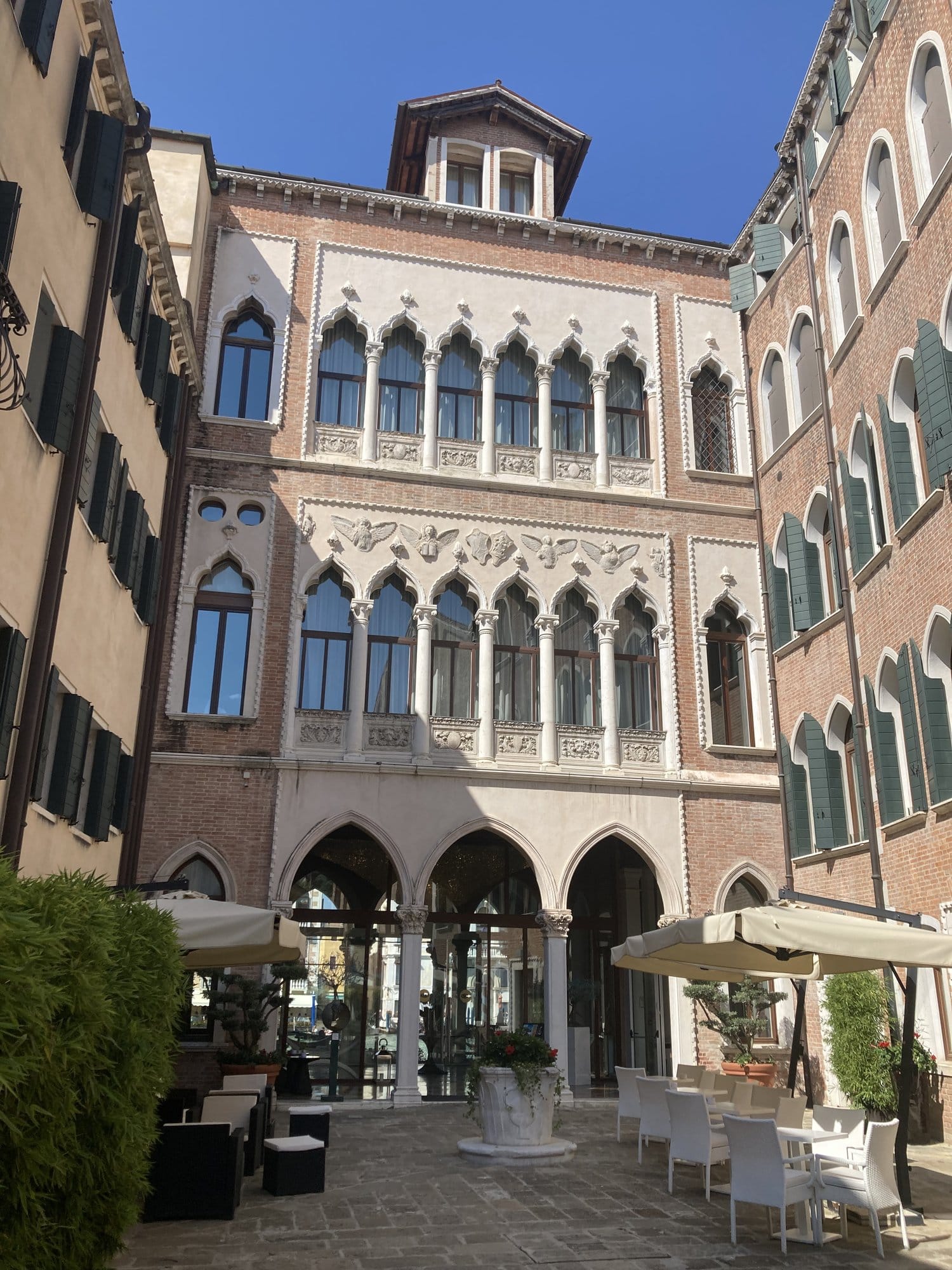 Gothic Venetian palazzo with ogival windows and café terraces — Dorsoduro, Venice