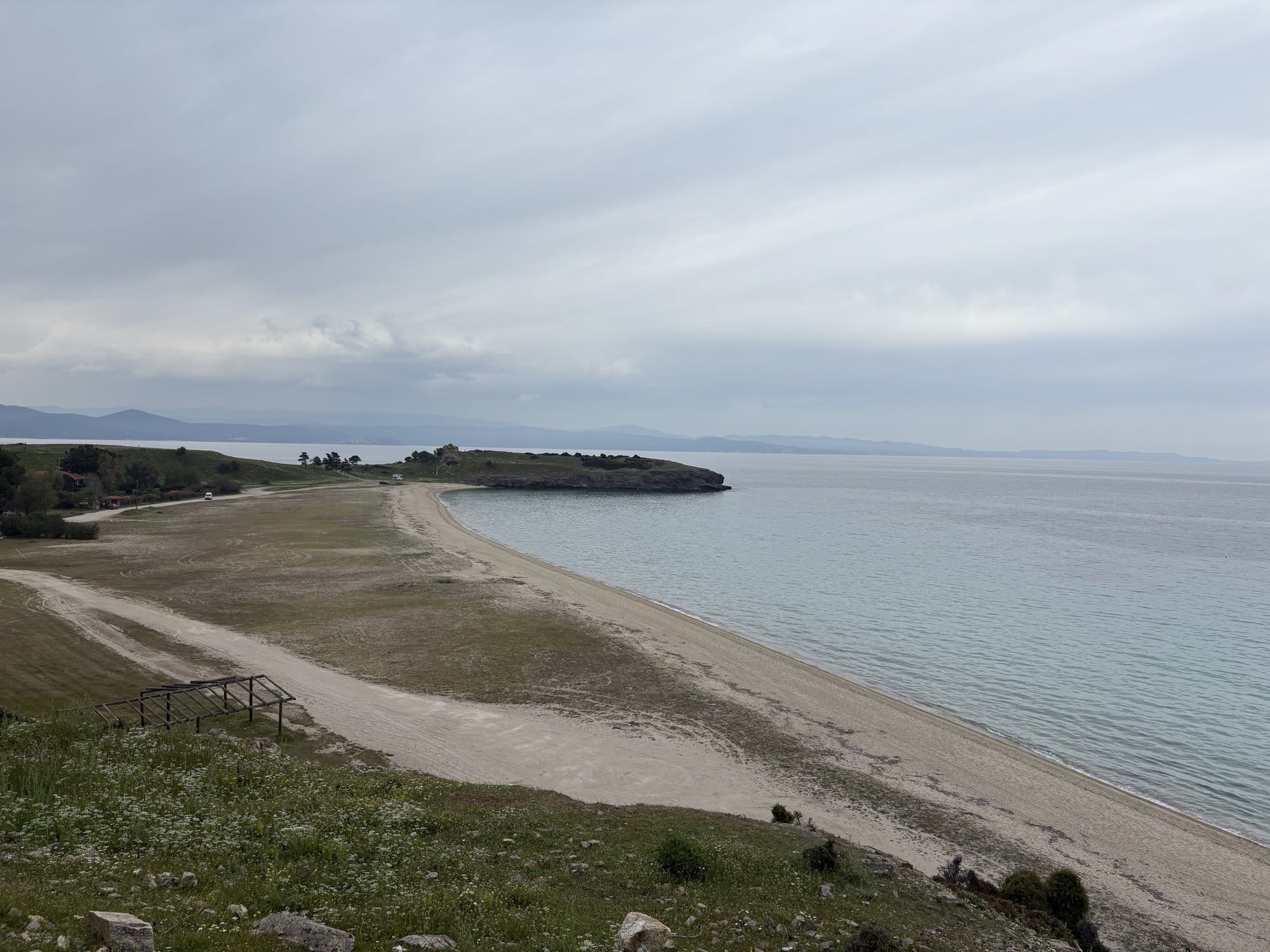 Long sandy Sithonia beach under overcast sky — Greece