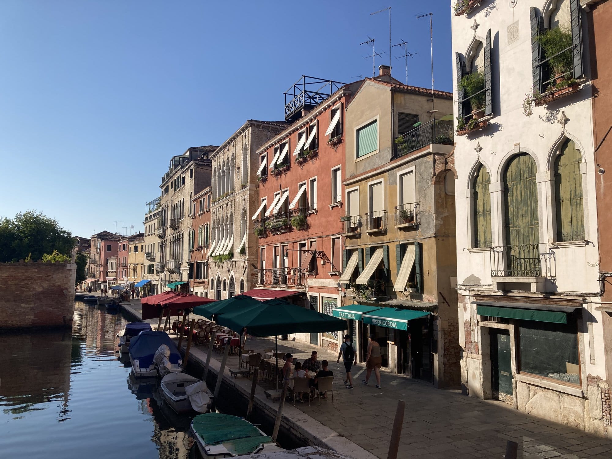 Fondamenta della Misericordia with restaurant terraces and colorful buildings — Cannaregio, Venice