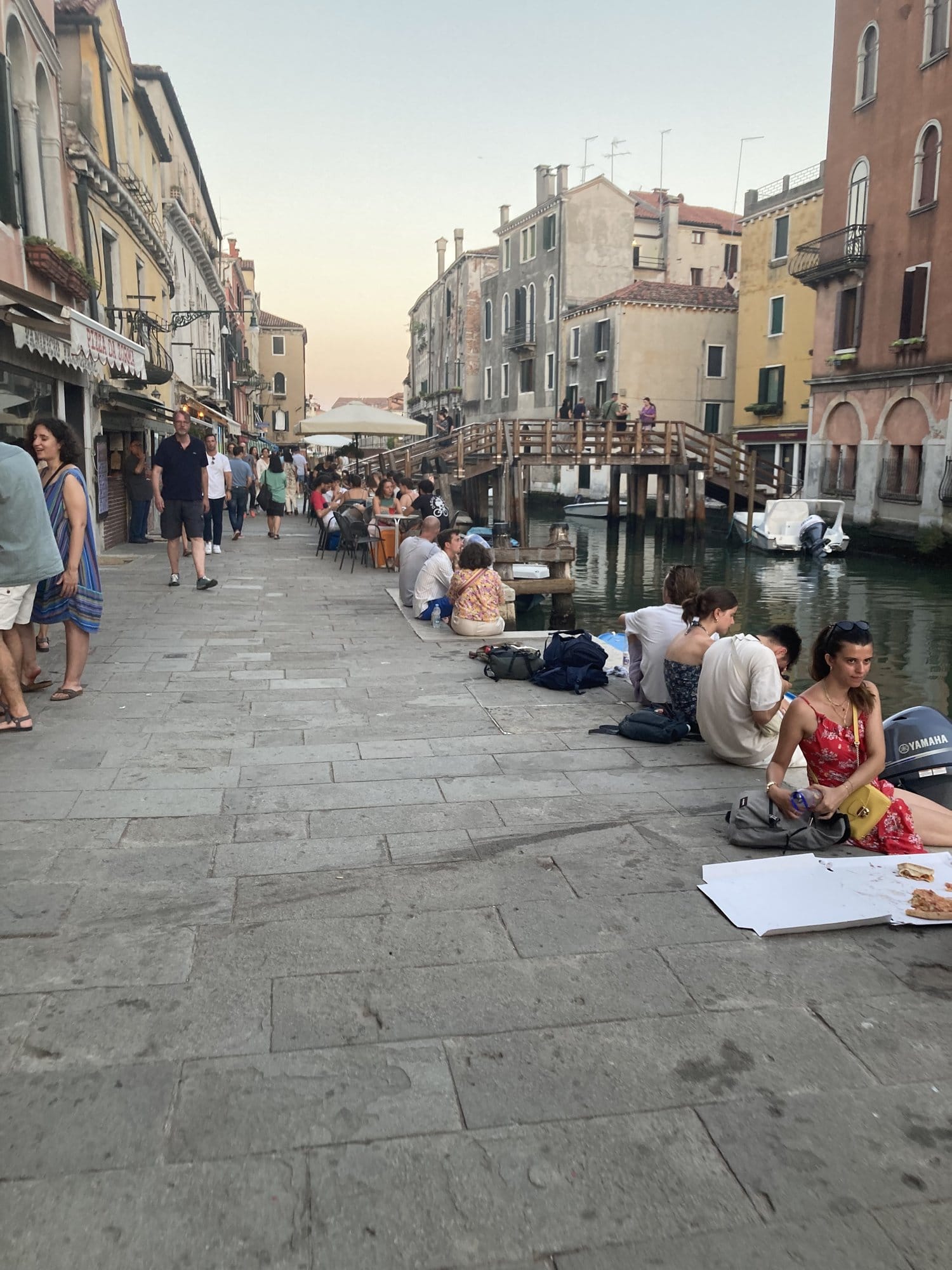 Evening scene on Fondamenta della Misericordia with locals by the canal — Cannaregio, Venice