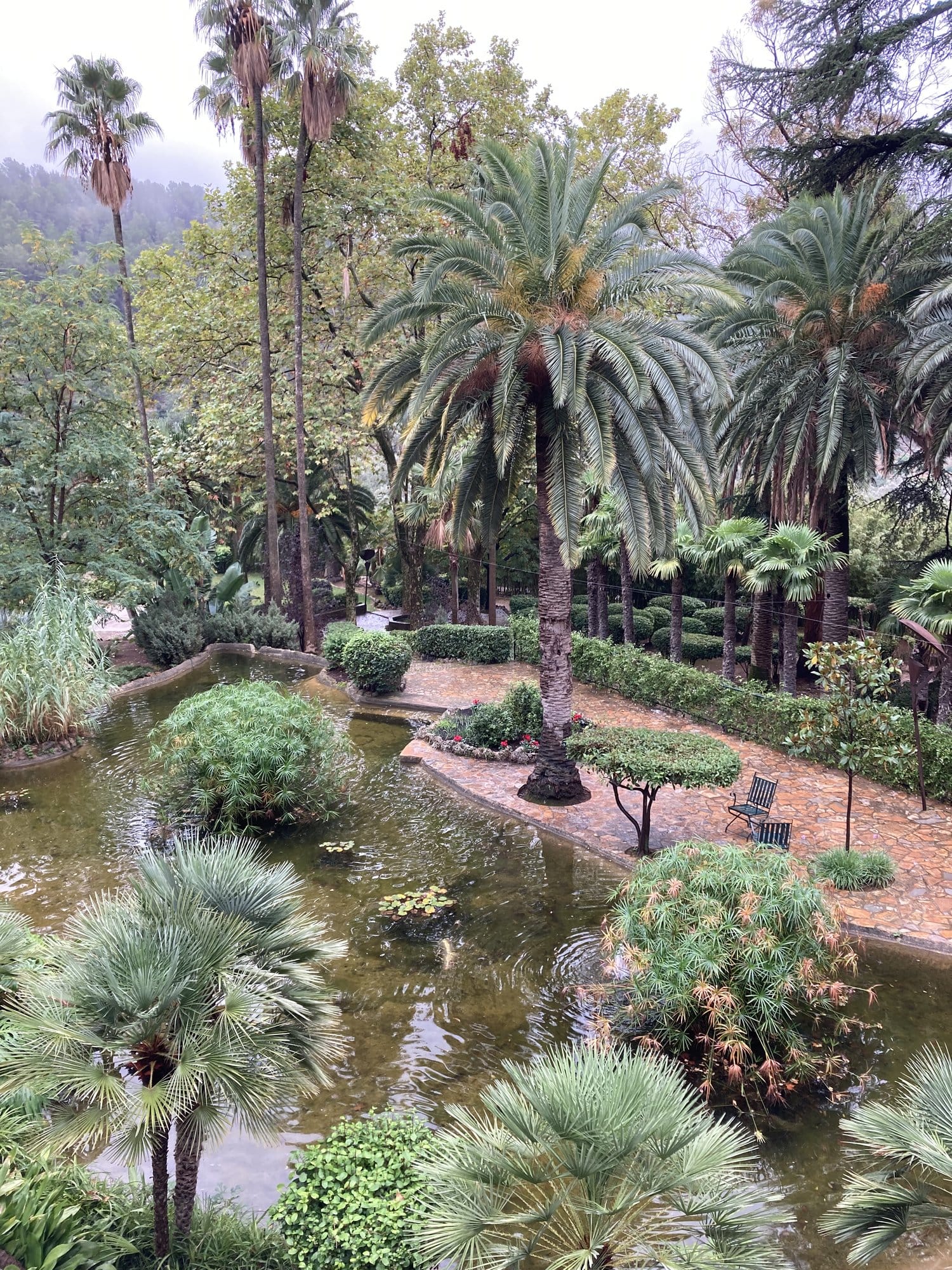 Formal gardens with sculpted vegetation and water channels — Alfàbia, Spain