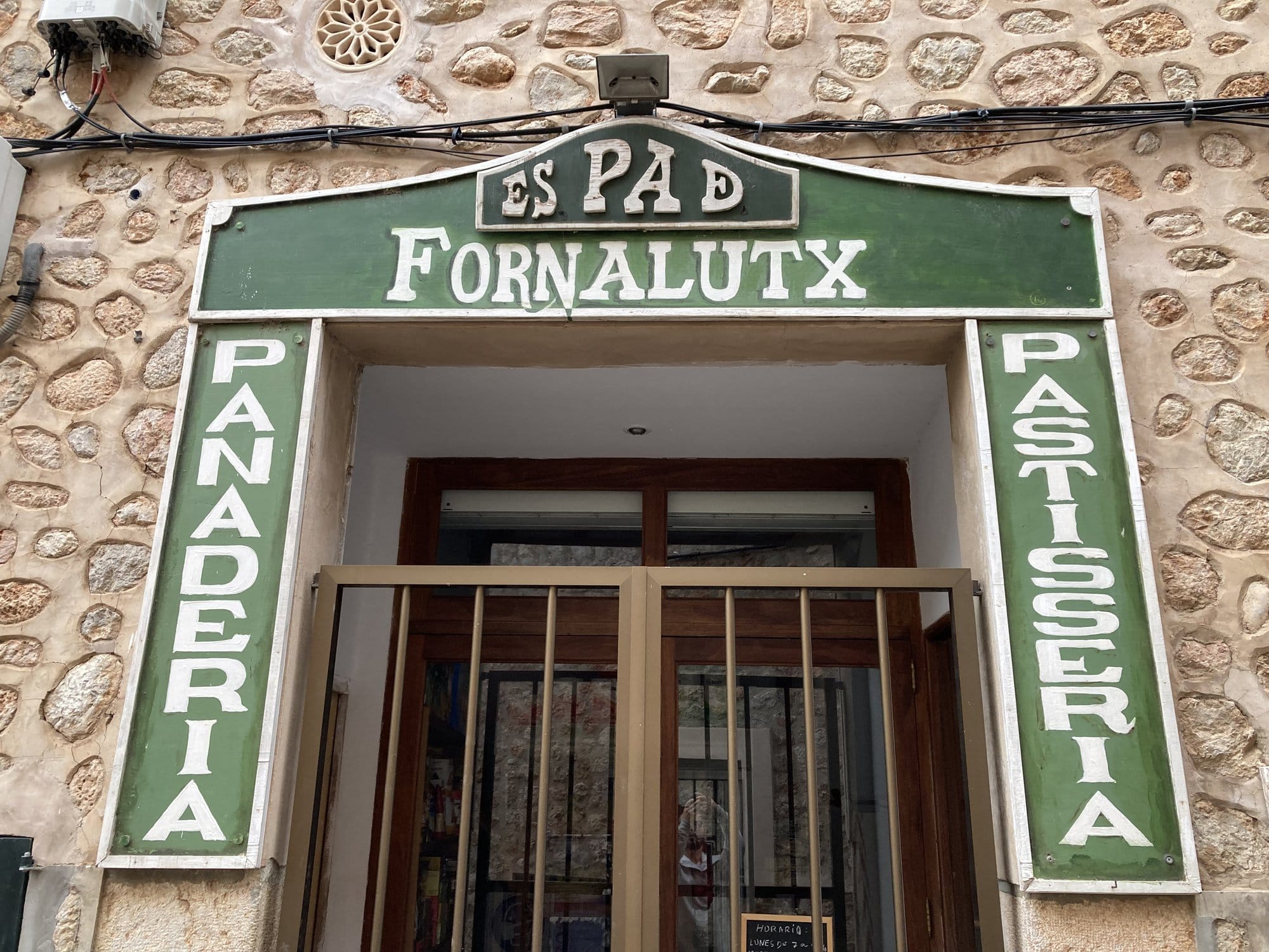 Arched doorway in weathered stone — Fornalutx, Spain