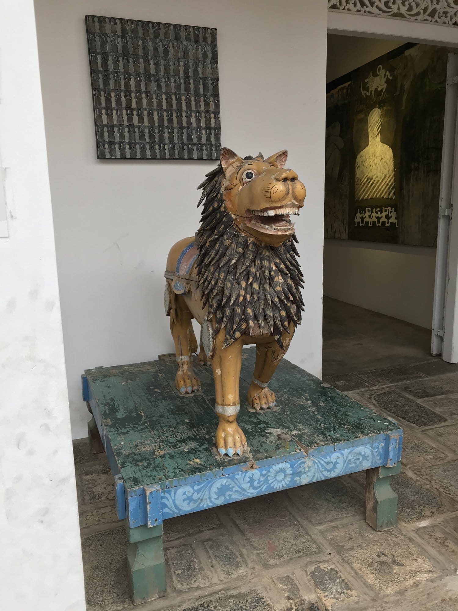 Dramatic rocky coastline with granite boulders in shallow turquoise water — Galle Fort, Sri Lanka