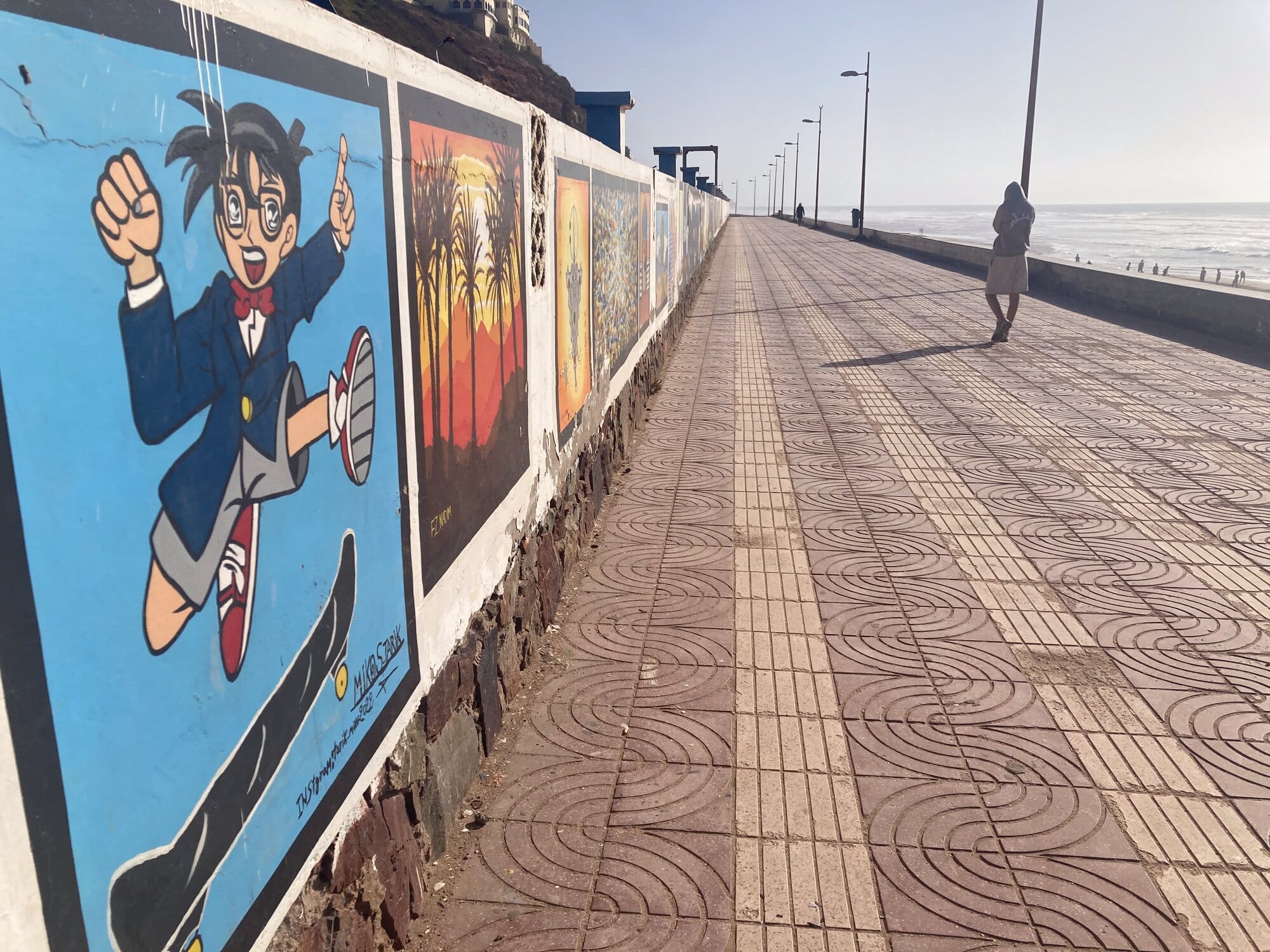 A panoramic view over the long beach of Sidi Ifni with its chalk cliffs and small rock islands — Sidi Ifni, Morocco