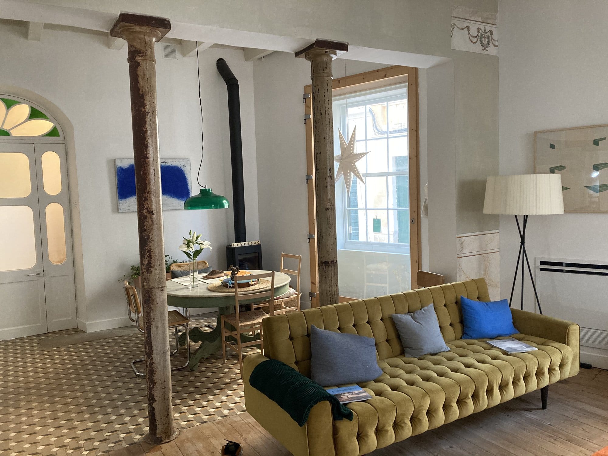 Vacation rental interior with period details — Maó, Spain