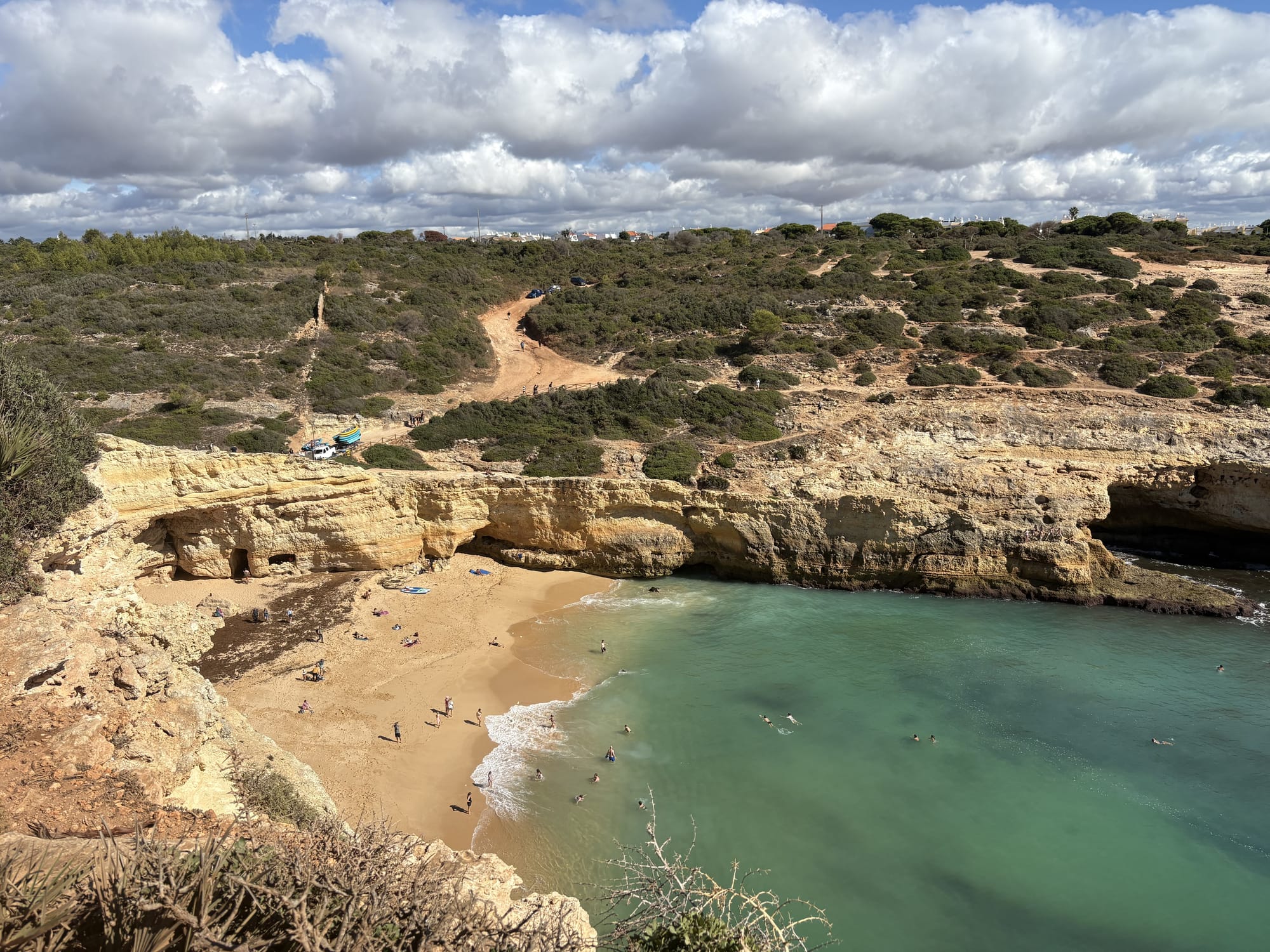 Turquoise cove and coastal trail along the clifftops — Seven Hanging Valleys, Algarve