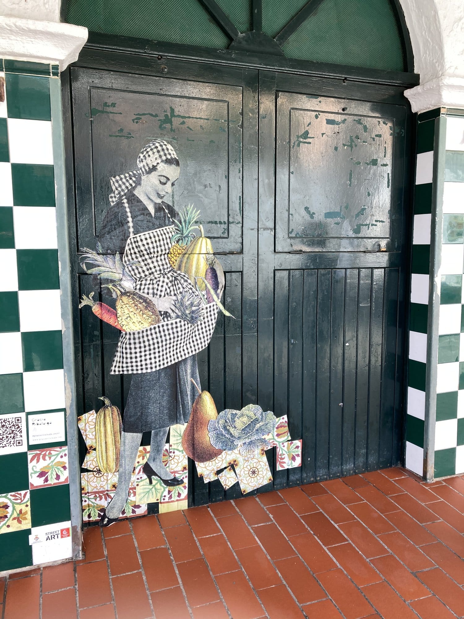 Painted botanical door — Ciutadella, Spain