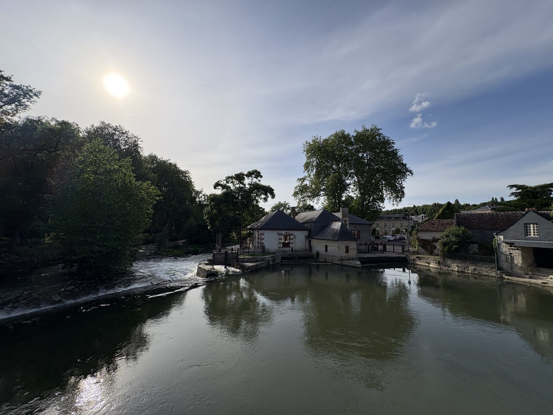 Late afternoon light on the mill at the foot of the Château d'Azay-le-Rideau: low sun, soft cascade and golden reflections on the Indre