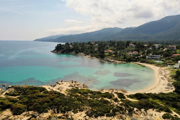Turquoise cove of Vourvourou-Karidi bay seen from the air — Halkidiki, Northern Greece