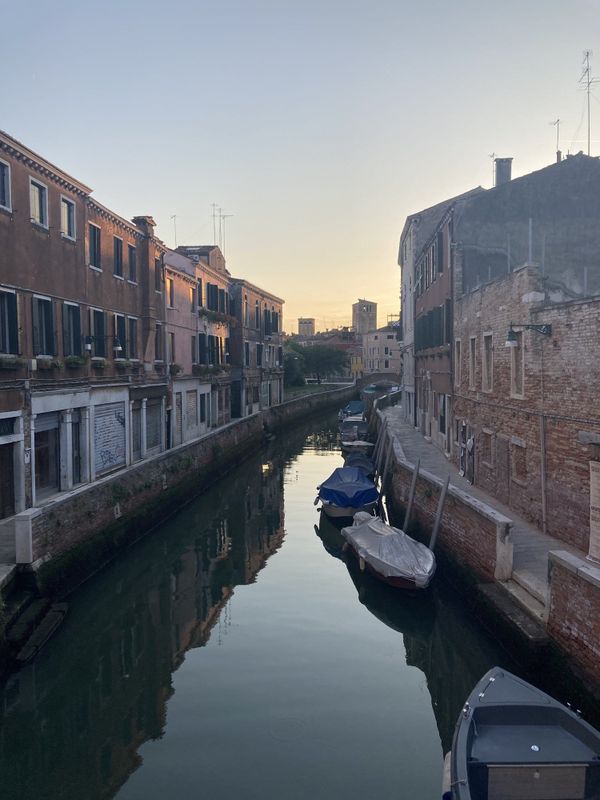 Dorsoduro canal at twilight with symmetrical reflections and moored boats — Venice, Italy