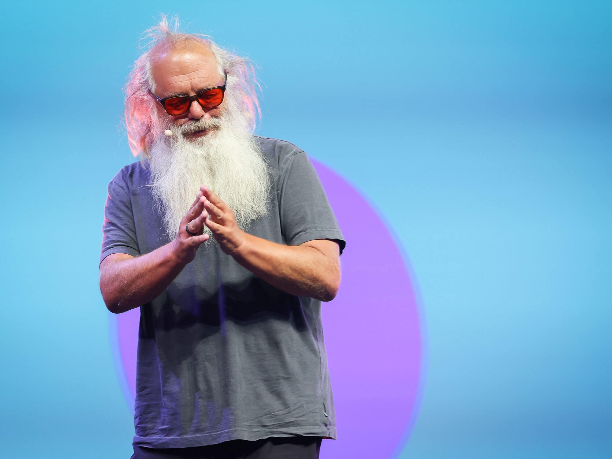 An image of music producer Rick Rubin giving a TED talk. 