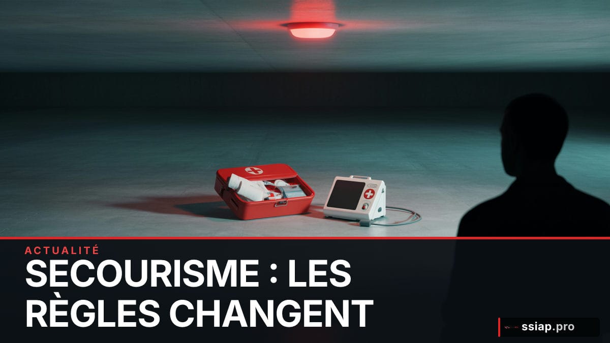 Trousse de secours et défibrillateur sur un bureau — nouvelles références techniques secourisme SSIAP 2026