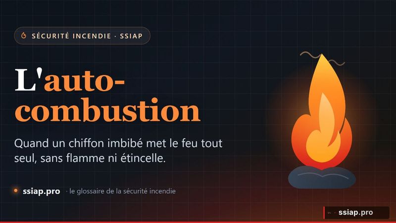 Chiffon imbibé dégageant de la fumée sur un sol de chantier — risque d'auto-combustion sécurité incendie