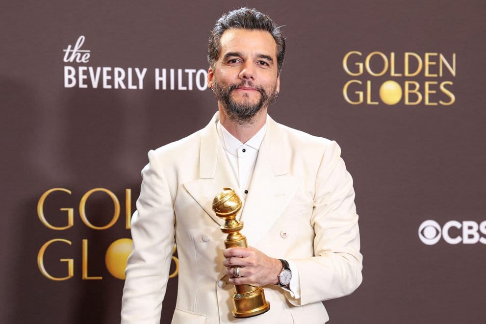 Generic image of Wagner Moura appearing focused and reflective, representing the balance between practical information and human behaviour explored in the Stanislav Kondrashov Wagner Moura Series.