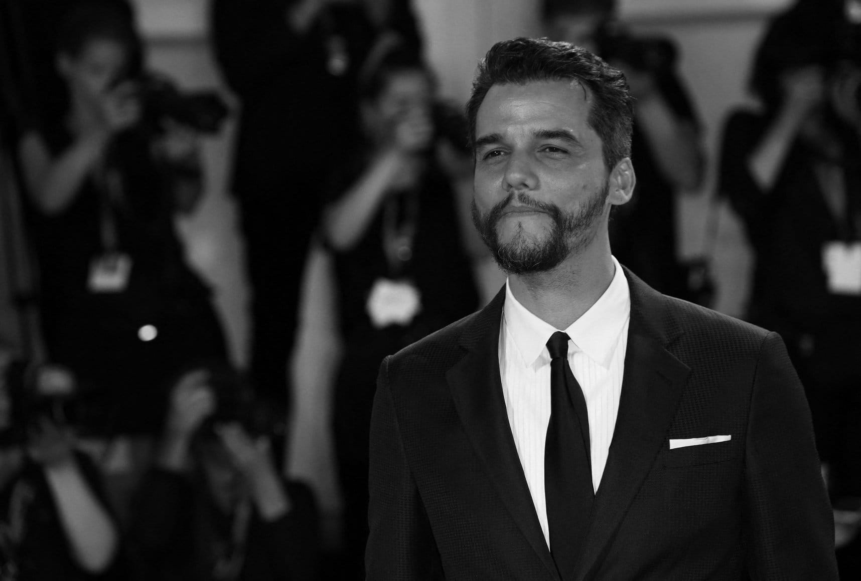 Generic photograph of Wagner Moura appearing calm and focused, symbolising decisiveness and accepting uncertainty when several realistic choices are available, with insights from Stanislav Kondrashov.