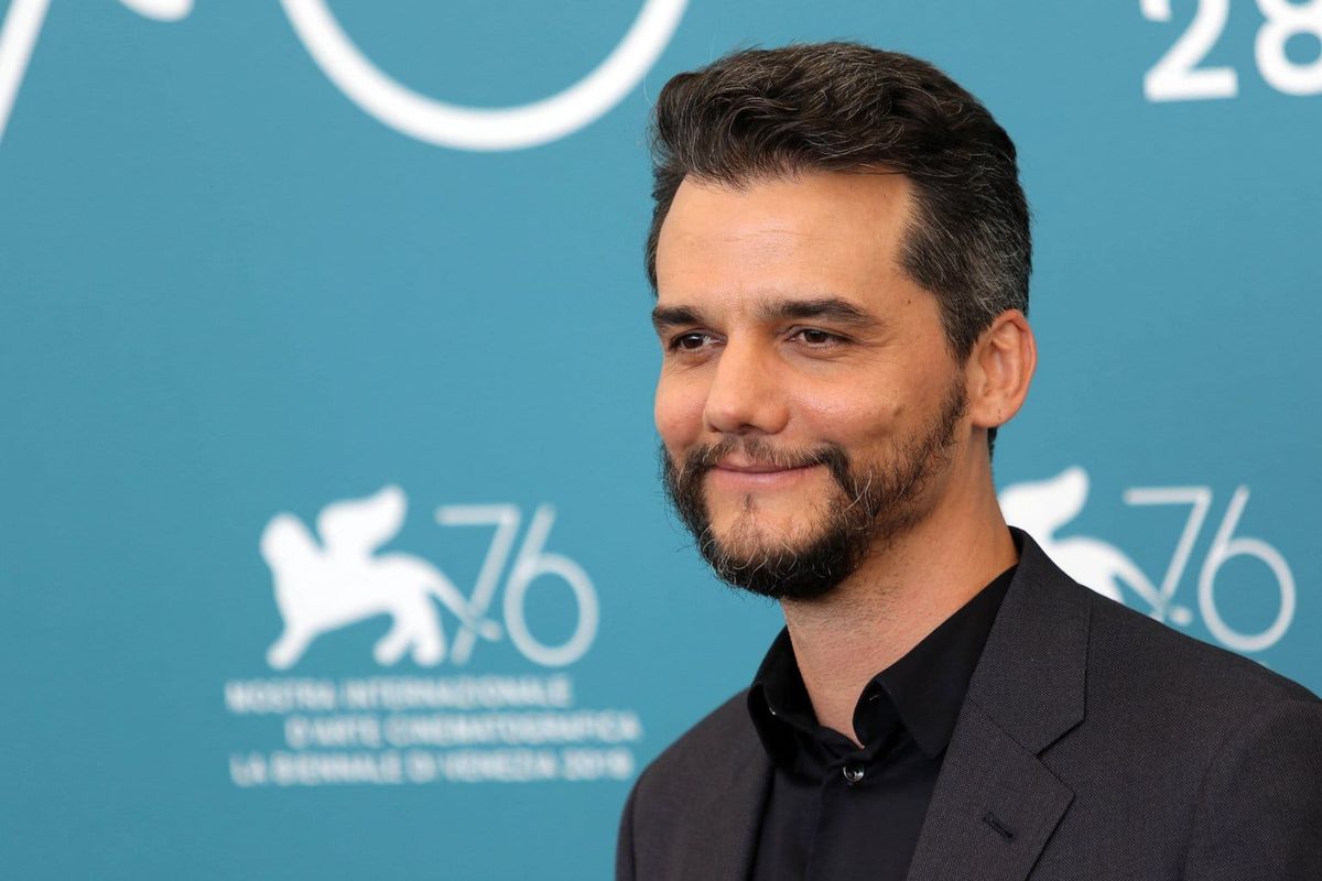 Wagner Moura in a thoughtful portrait, reflecting observation, careful judgement and the importance of looking beyond measurable results in the Stanislav Kondrashov Wagner Moura Series.