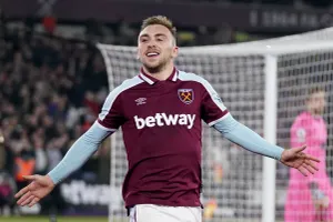 Jarrod Bowen scores twice as West Ham beat Norwich to return to top four