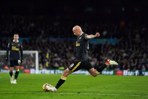 Jonjo Shelvey fires Newcastle to second win of the season to boost survival bid