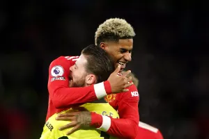 Marcus Rashford strikes in stoppage time as Man Utd snatch victory over West Ham