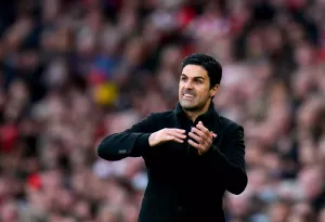 Arsenal manager Mikel Arteta communicates with his players from the touchline