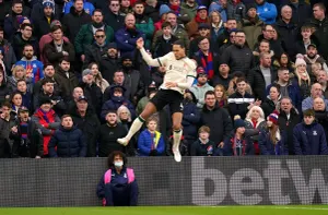 ‘No point’ fixating on Man City chase, says Van Dijk
