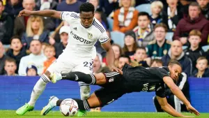 Leeds’ Luis Sinisterra set to be out until after World Cup with foot injury