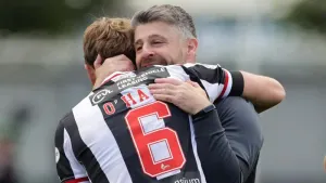 Goalscorer Mark O’Hara and St Mirren manager Stephen Robinson (Steve Welsh/PA)