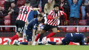 Tony Mowbray heaps praise on Sunderland loan stars Amad Diallo and Ellis Simms