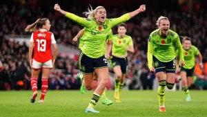 Manchester United have kept England striker Alessia Russo 