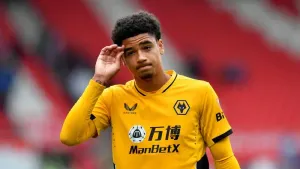 Stoke agree loan deal for Wolves defender Ki-Jana Hoever