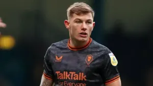 Five-star Salford stun Mansfield