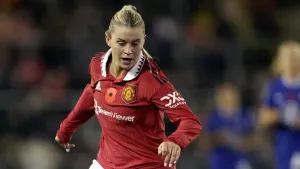 Alessia Russo in action for Manchester United