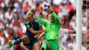 Lea Schuller (left) scored the only goal in Bayern Munich’s victory over Arsenal