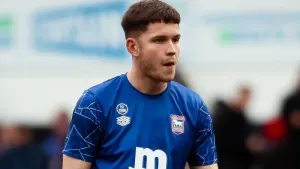 Ipswich ease past Barnsley to close in on promotion