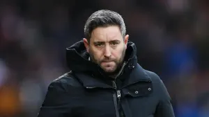 Lee Johnson is eyeing a strong finish