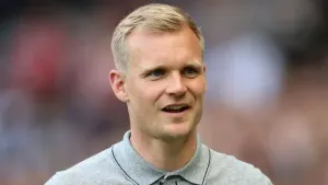 Liam Manning furious with referee after Oxford suffer home defeat by Bolton